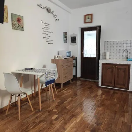 Harris Casa Monovano Centro Apartment *